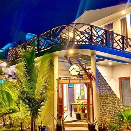 String Wave Maldives Hotel Gulhi Luaran gambar
