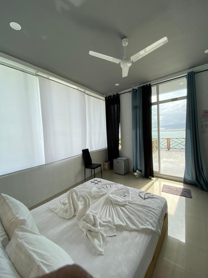 String Wave Maldives Hotel Gulhi Luaran gambar